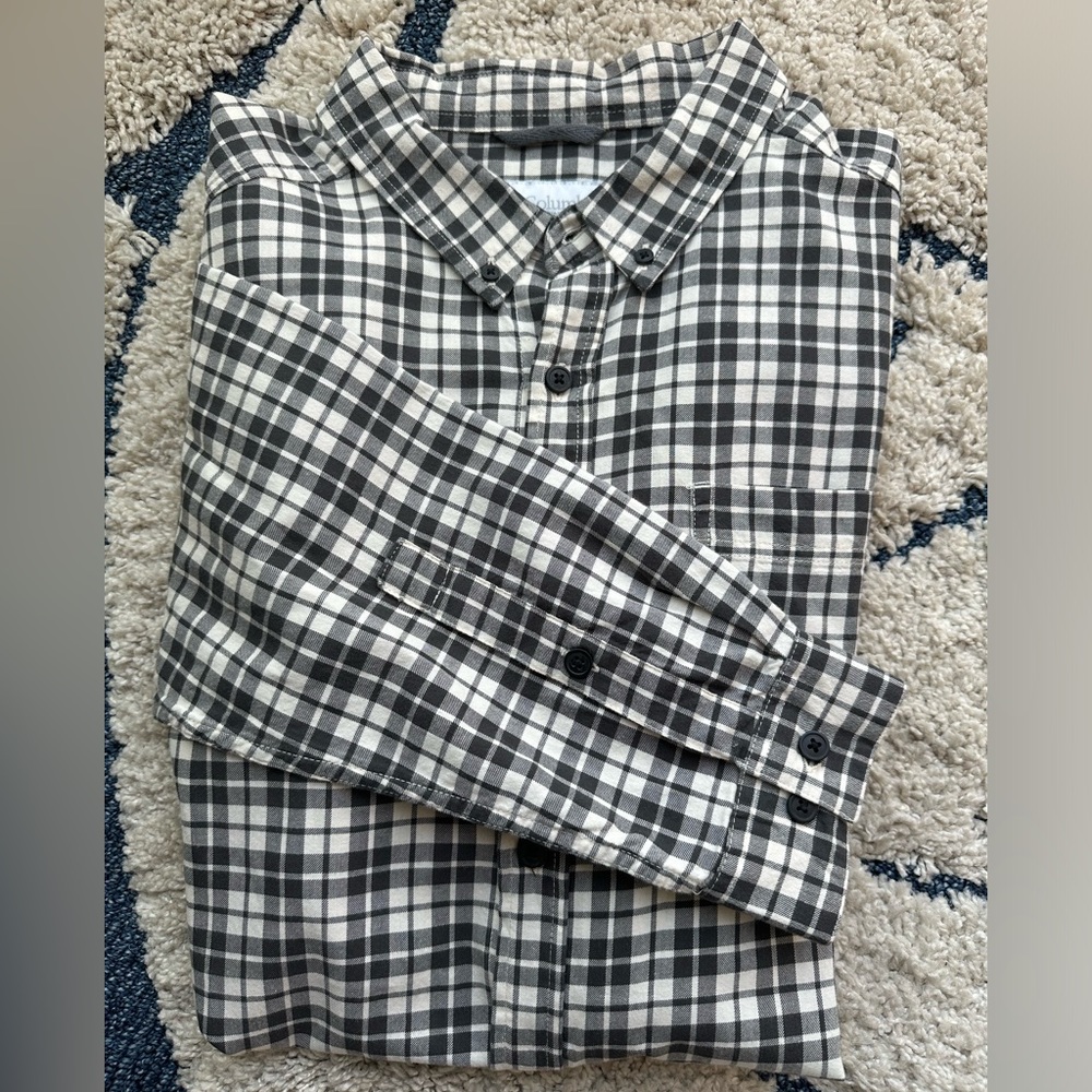 Columbia Men’s Out and Back II Long Sleeved Single Pocket Button Down size XL